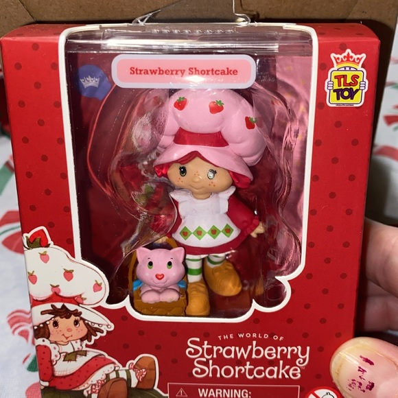 Strawberry Shortcake Doll with Pink and Red Outfit - Picture 2 of 3